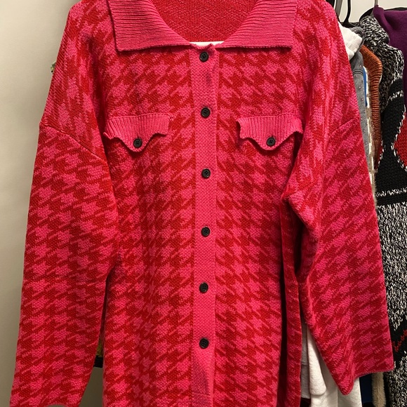 SHEIN Sweaters - SHEIN Vibrant Pink Houndstooth Cardigan with Black Accents